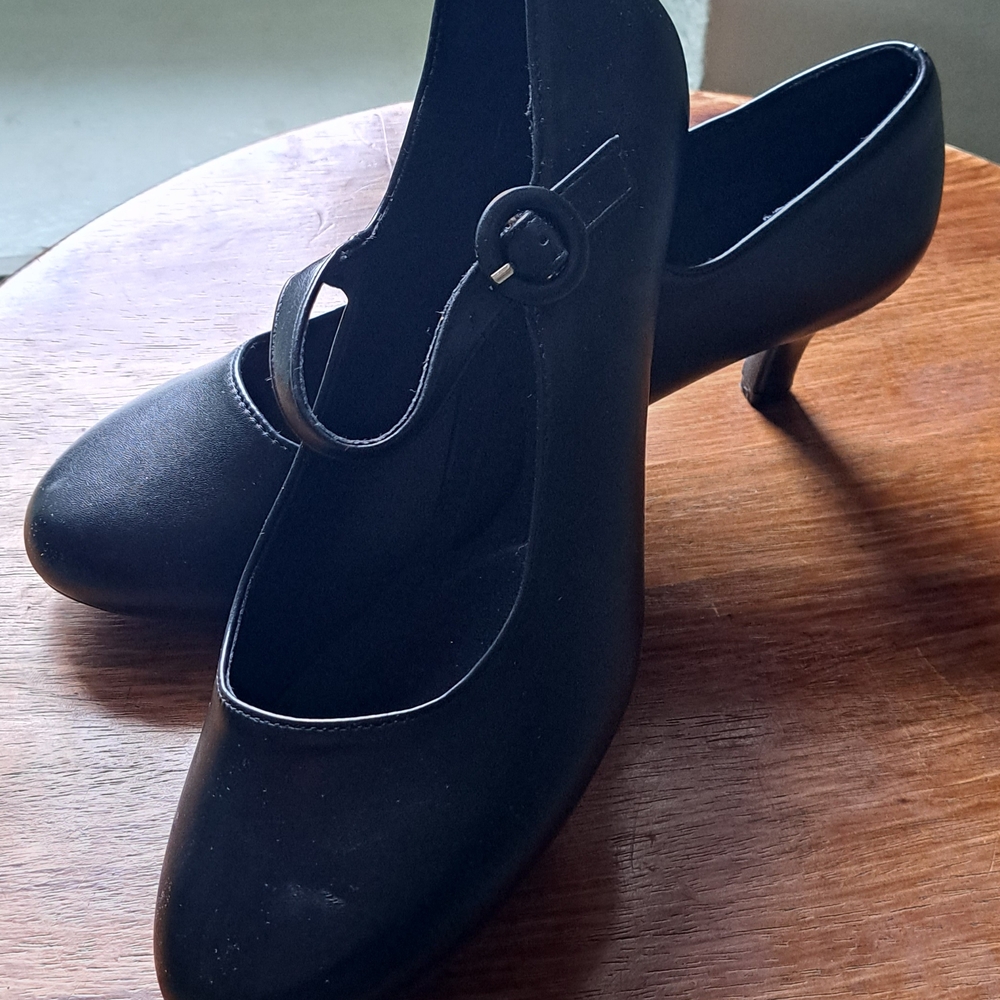 Dream Pairs Black Heels Elegant Design